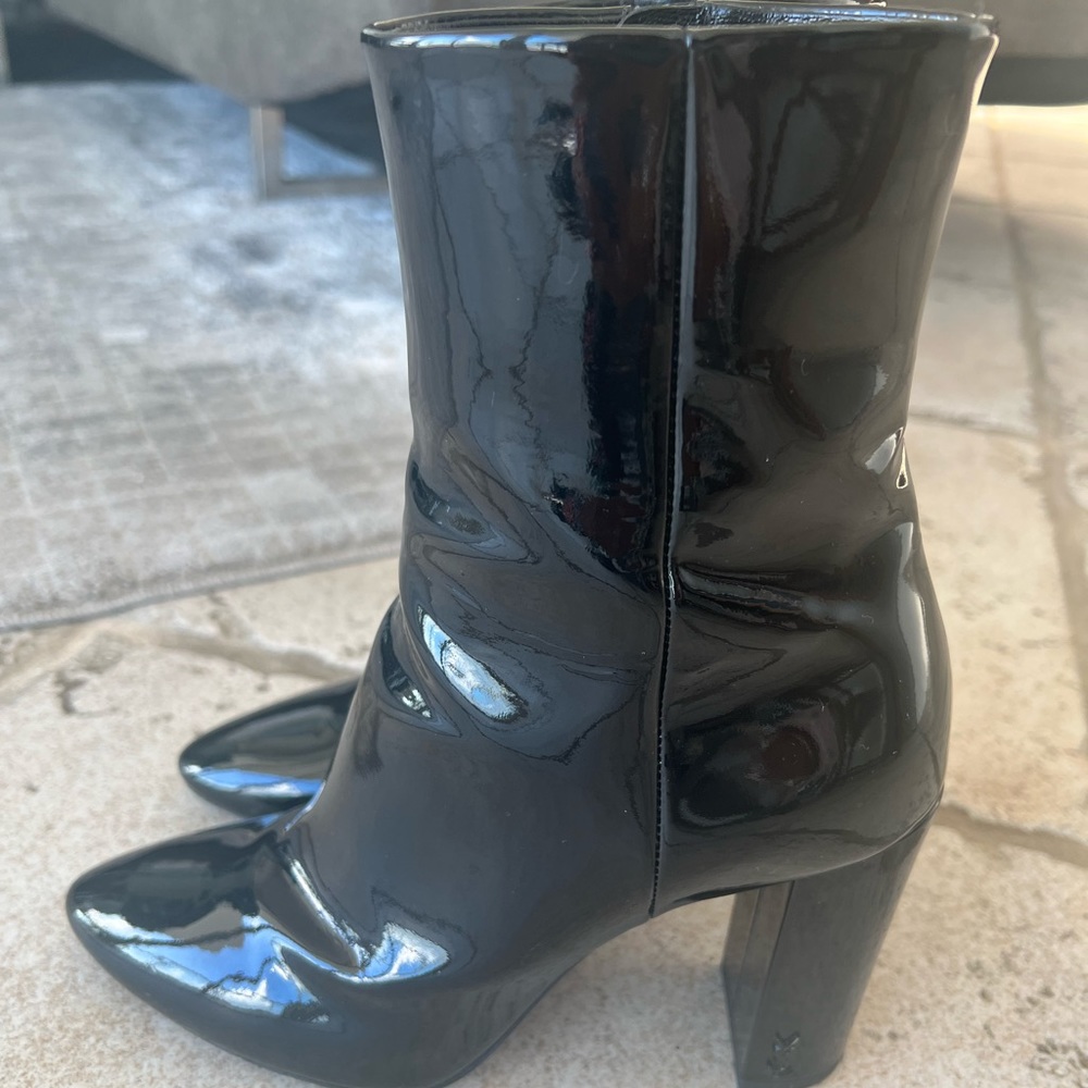 SAINT LAURENT
Patent Loulou 95 Ankle Zip Boot